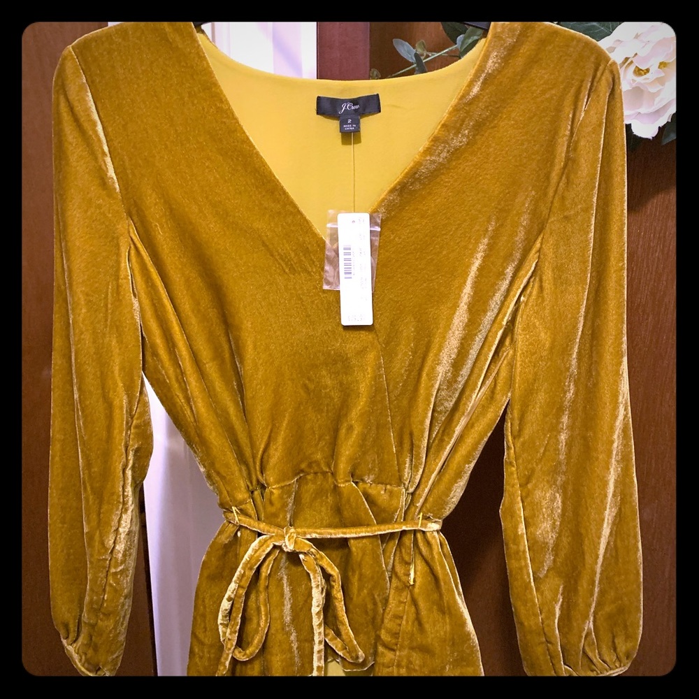 Faux-wrap top in Draper Velvet